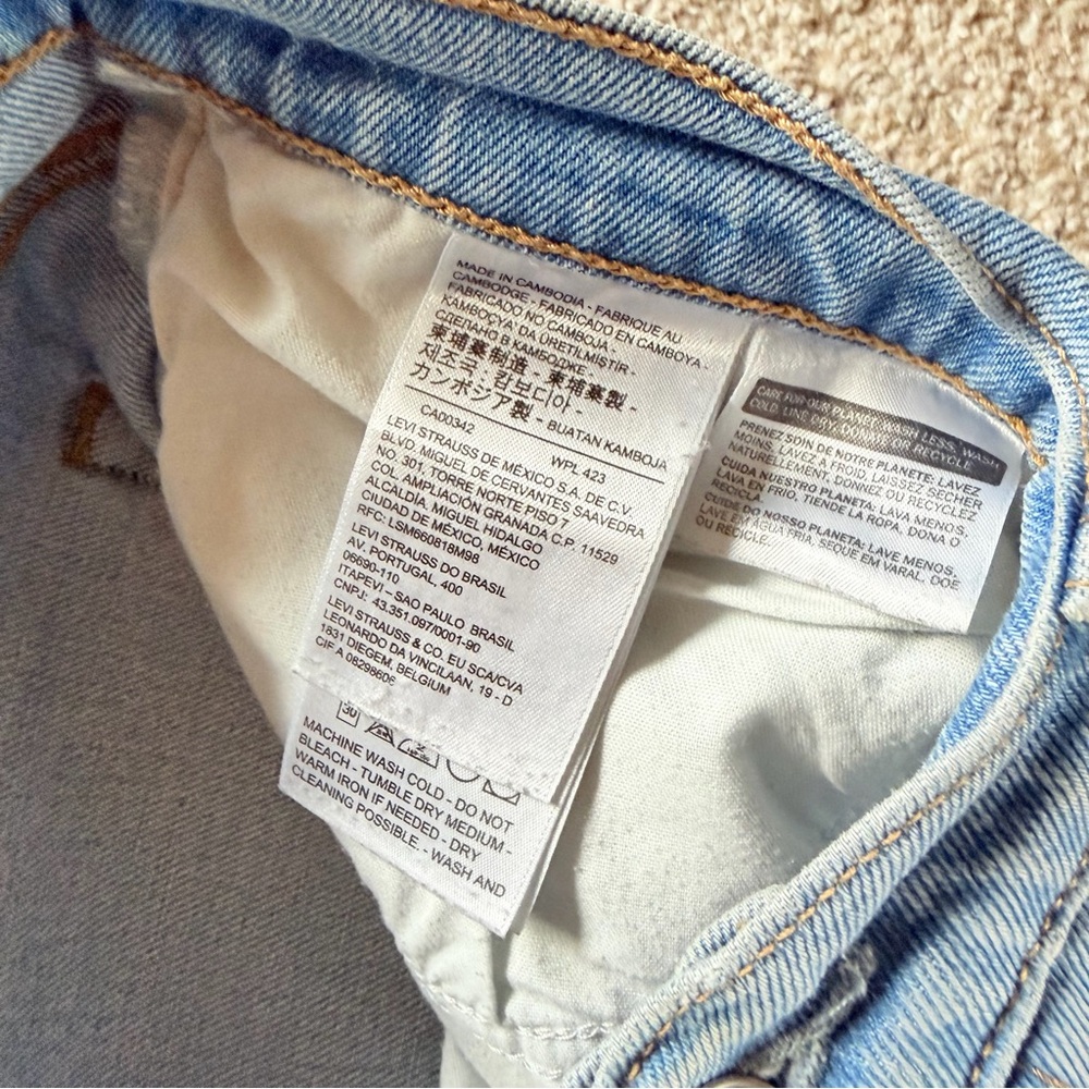 Levi’s Wedgie Straight Light Wash Jeans, 32 - Picture 7 of 10